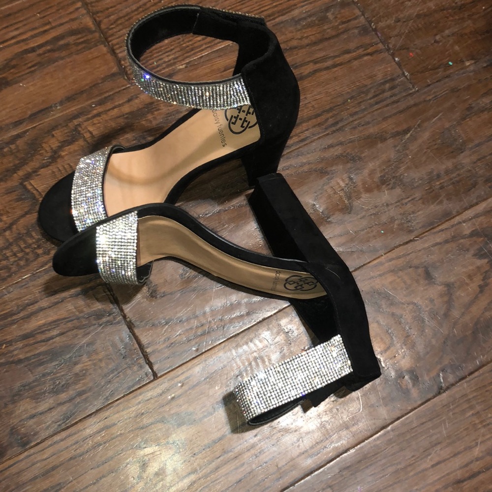 Daisy Fuentes black diamond heels